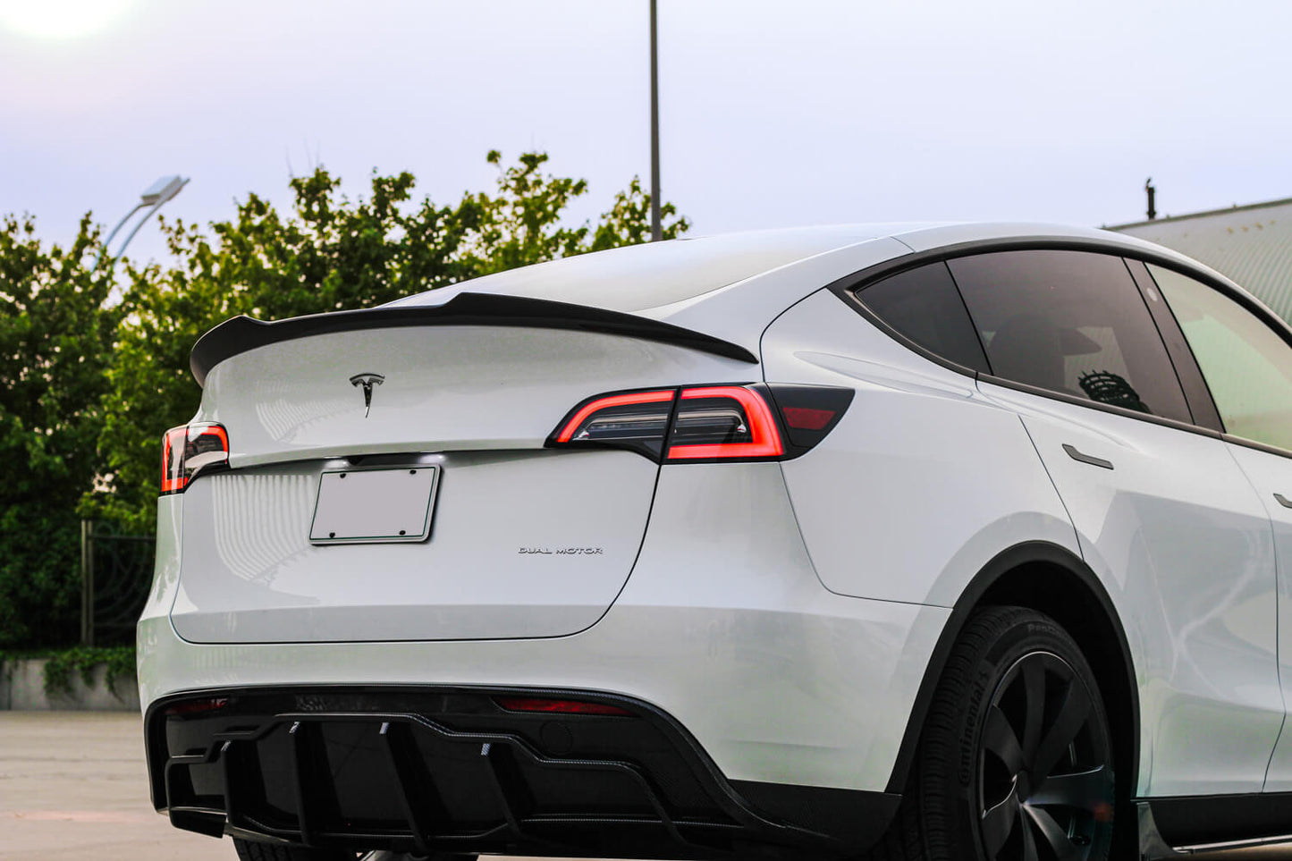 Full Body Kits for Tesla Model Y 2019-2024, 11PCS, Front Splitter Lip, Rear Diffuser, Side Skirts, Spoiler, Lamp Eyebrow Wind Knife Leaf Board Wind Knife